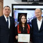 Выпускнице программы двойного диплома Асель Самсаковой вручены дипломы КНУ и Университета Пуатье (Франция)