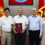 Кыргызский национальный университет получил ценные книги от японского профессора Нацуки Аруга