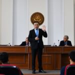 Судья Суда Евразийского экономического союза Марат Кайыпов провел гостевую лекцию для студентов КНУ
