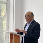 Профессор С.Ж.Мусаев кыргыз филологиясы факультетинин студенттерине лекция окуду