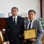 Ректор Бекболот Канетовду ийгиликтери менен куттуктады