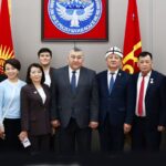 Медиа өнөктөштөргө “Жусуп Баласагын атындагы Кыргыз улуттук университетине 100 жыл” юбилейлик медалы тапшырылды