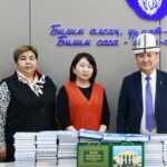 100 жылдыкка карата чыгарылган 103 аталыштагы китептер Улуттук китепканага тапшырылды