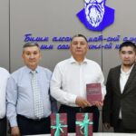 Улуттук университетке Кыргыз Республикасыныын конституциялык укугу боюнча 100 окуу китеби тапшырылды