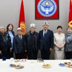 Ректор Улуттук университеттин ардактуу кызматкерлерин юбилейлик медаль менен сыйлады