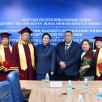 КУУнун Докторантура мектебинин бүтүрүүчүлөрү министр Гульзат Исаматованын колунан диплом алышты