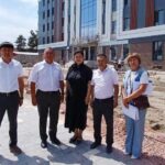 Министр Гүлзат Исаматова КУУнун Таластагы институтунда курулуп жаткан окуу имаратынын курулушу менен таанышты