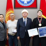Ректор сумо боюнча дүйнө чемпиону болгон Пединституттун студенти Сезимай Калмырзаеваны жеңиши менен куттуктады